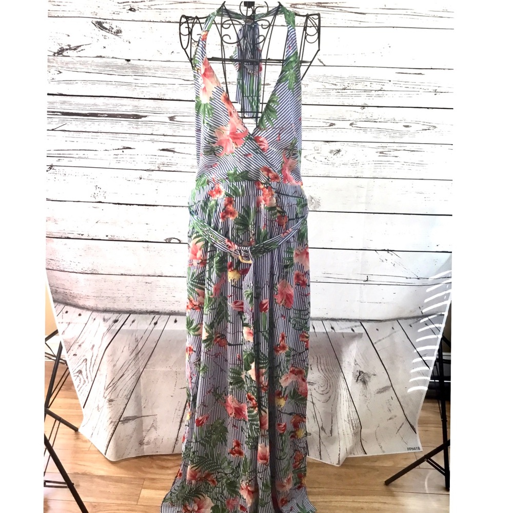 🌺🌸Floral & Stripes Wide Leg Jumpsuit w/Back Out.